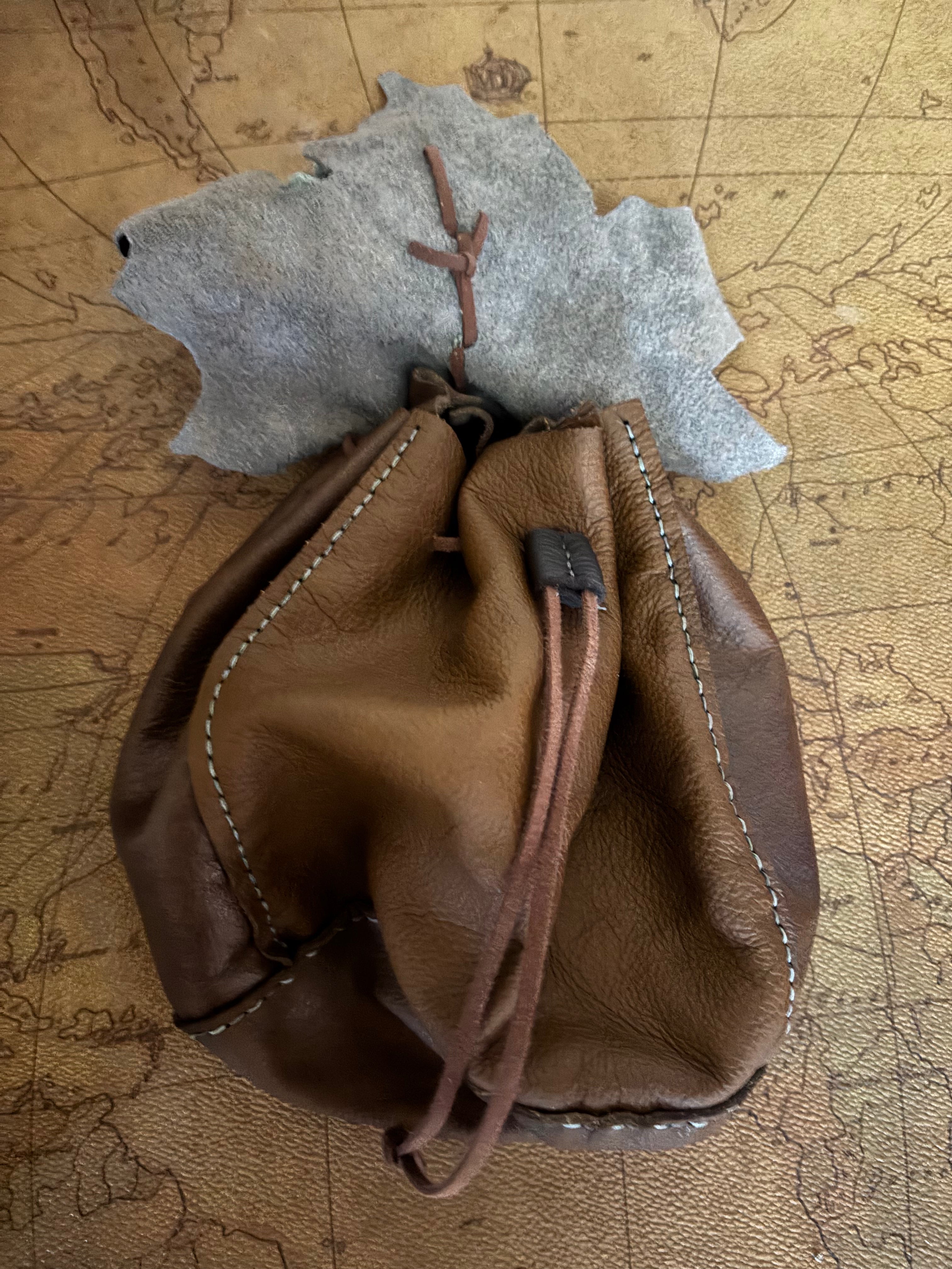 Woodland Leather Dice Pouch – Oak Leaf Design