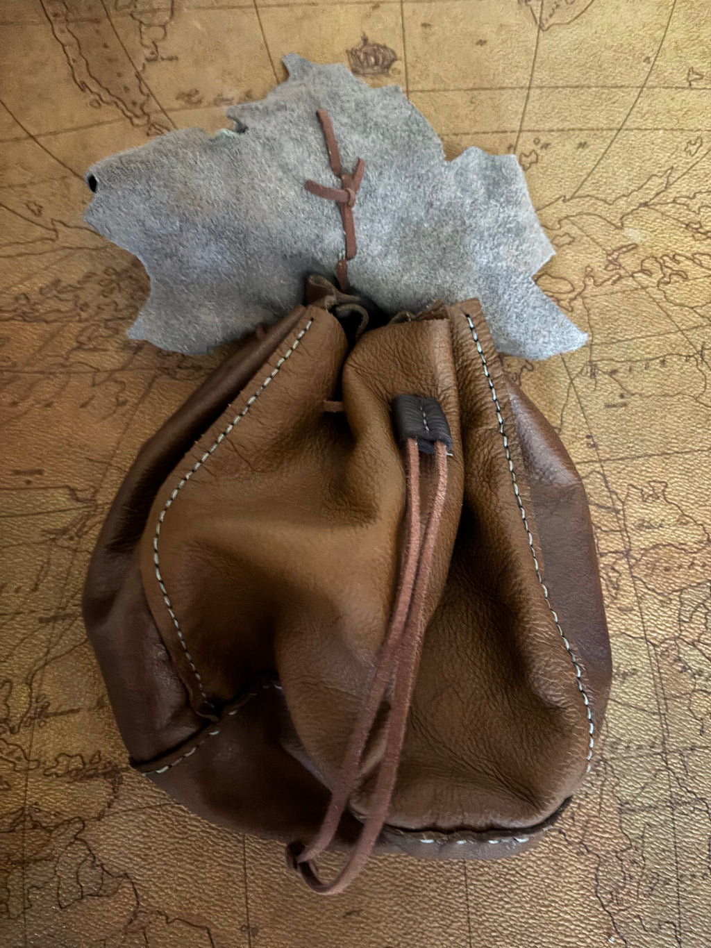 Woodland Leather Dice Pouch – Oak Leaf Design