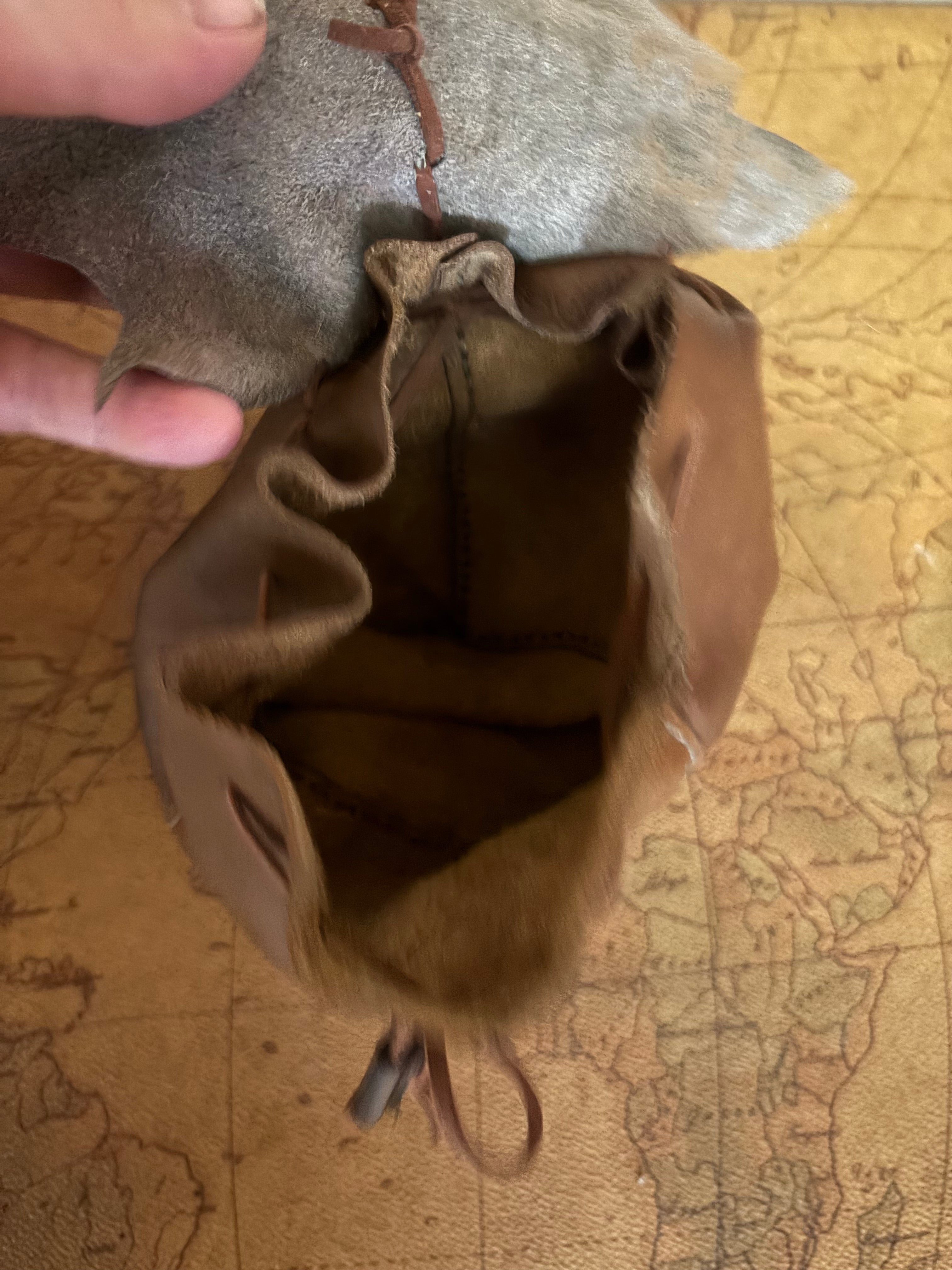 Woodland Leather Dice Pouch – Oak Leaf Design