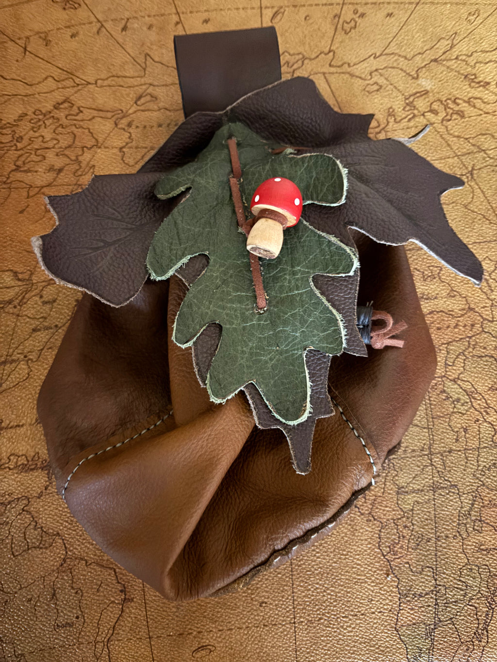 Woodland Leather Dice Pouch – Oak Leaf Design