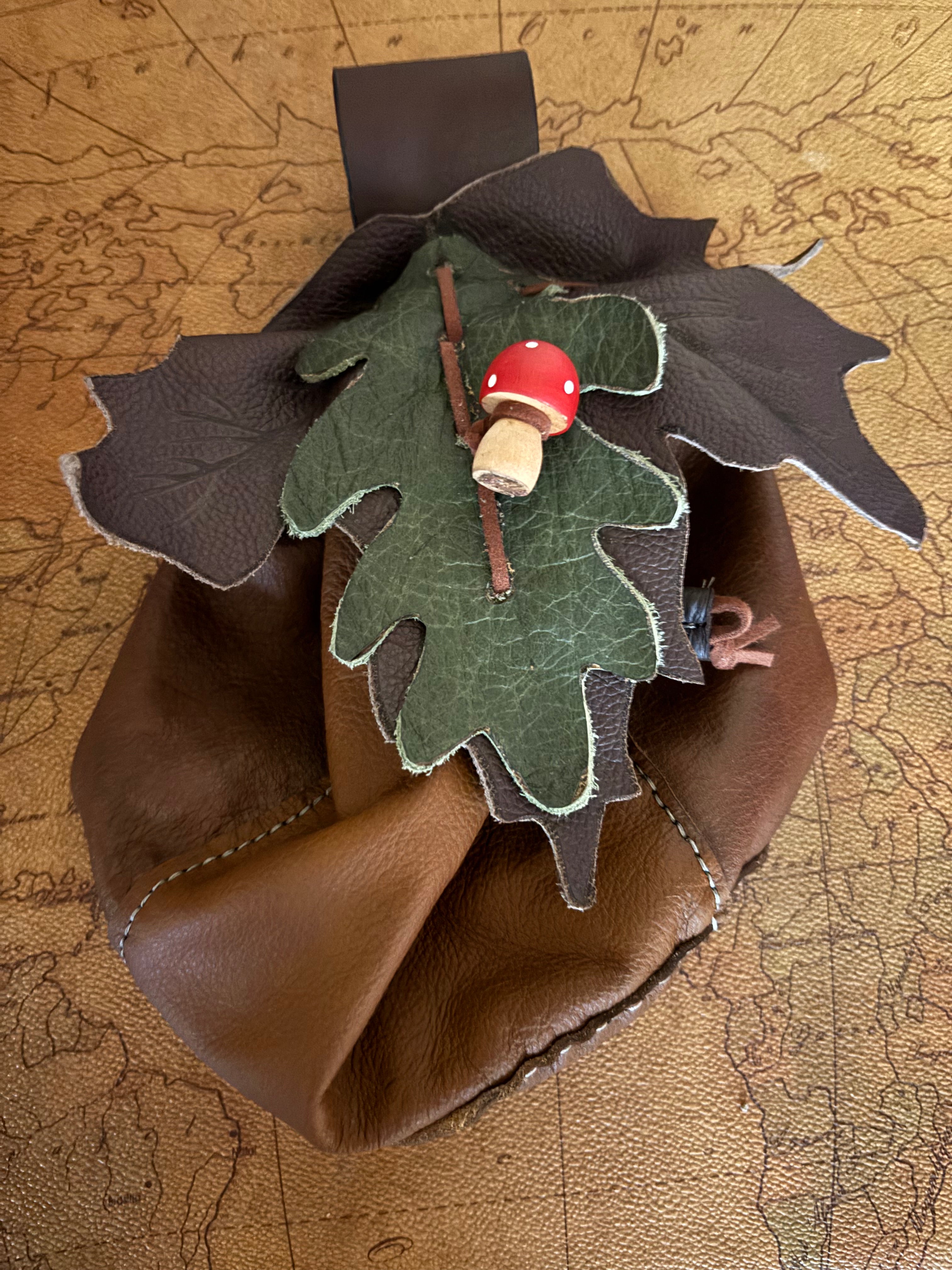 Woodland Leather Dice Pouch – Oak Leaf Design